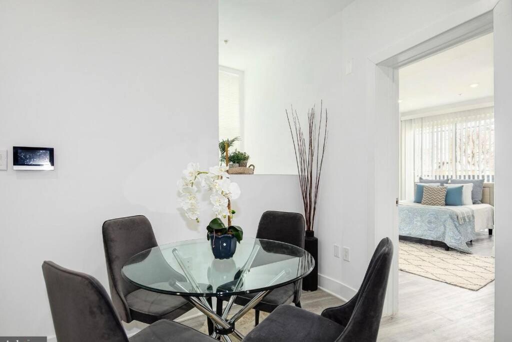 Amazing Capital Hill Apt , Step Away Gym, Shopping วอชิงตัน ภายนอก รูปภาพ